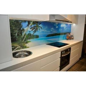 Showroom kitchen with DecoGlaze splashback.